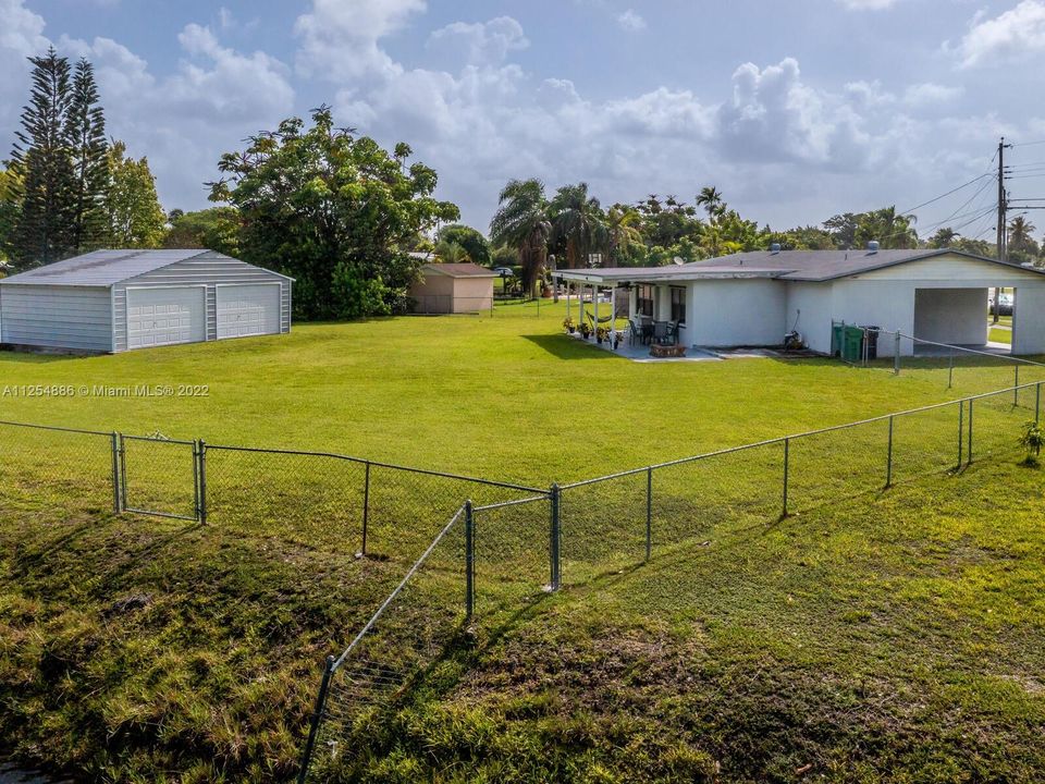 Recently Sold: $585,000 (3 beds, 1 baths, 1376 Square Feet)