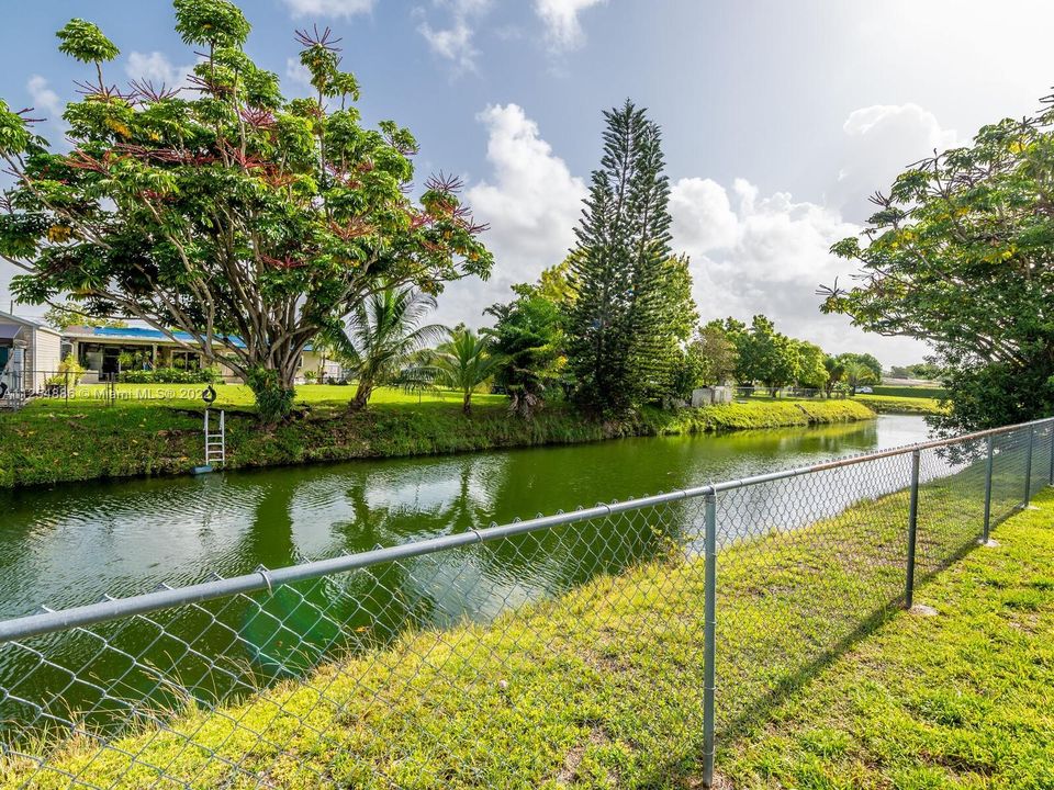 Recently Sold: $585,000 (3 beds, 1 baths, 1376 Square Feet)