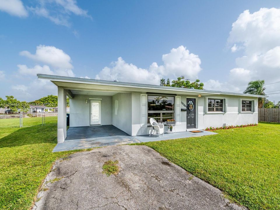 Recently Sold: $585,000 (3 beds, 1 baths, 1376 Square Feet)
