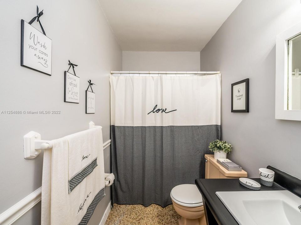 Recently Sold: $585,000 (3 beds, 1 baths, 1376 Square Feet)