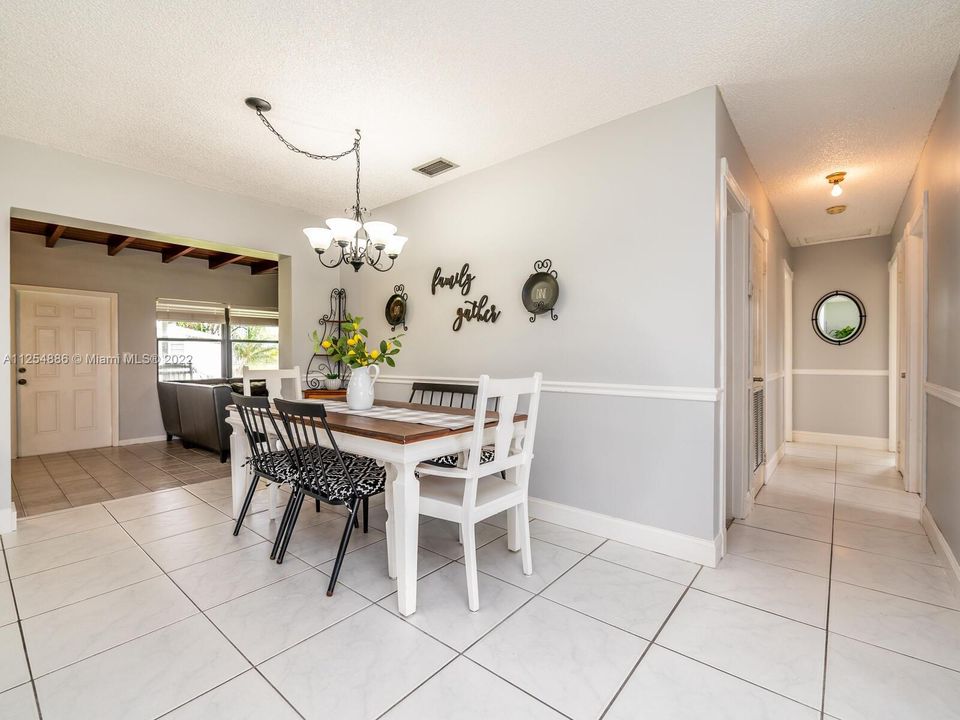 Recently Sold: $585,000 (3 beds, 1 baths, 1376 Square Feet)