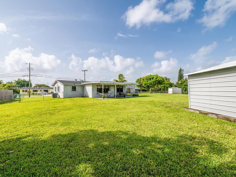 Recently Sold: $585,000 (3 beds, 1 baths, 1376 Square Feet)