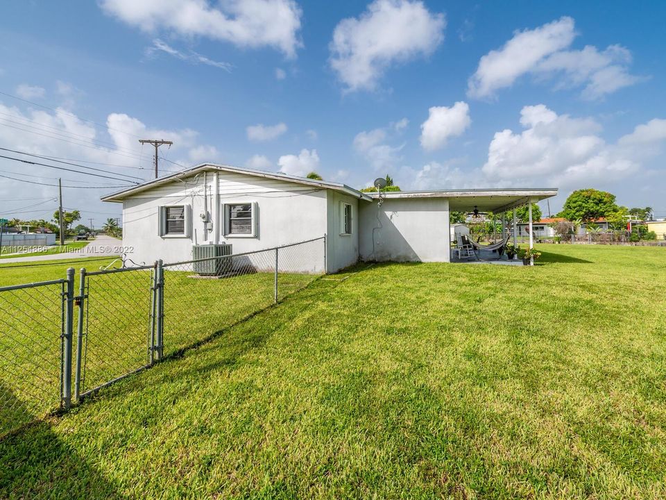 Recently Sold: $585,000 (3 beds, 1 baths, 1376 Square Feet)