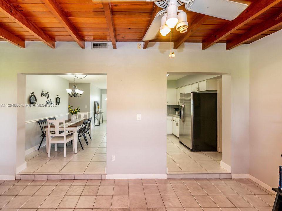 Recently Sold: $585,000 (3 beds, 1 baths, 1376 Square Feet)