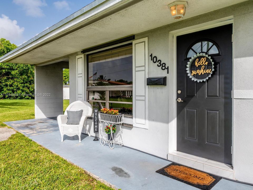Recently Sold: $585,000 (3 beds, 1 baths, 1376 Square Feet)