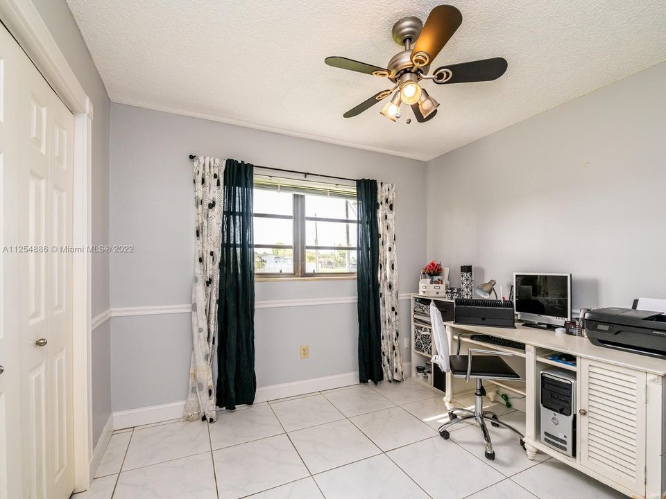 Recently Sold: $585,000 (3 beds, 1 baths, 1376 Square Feet)