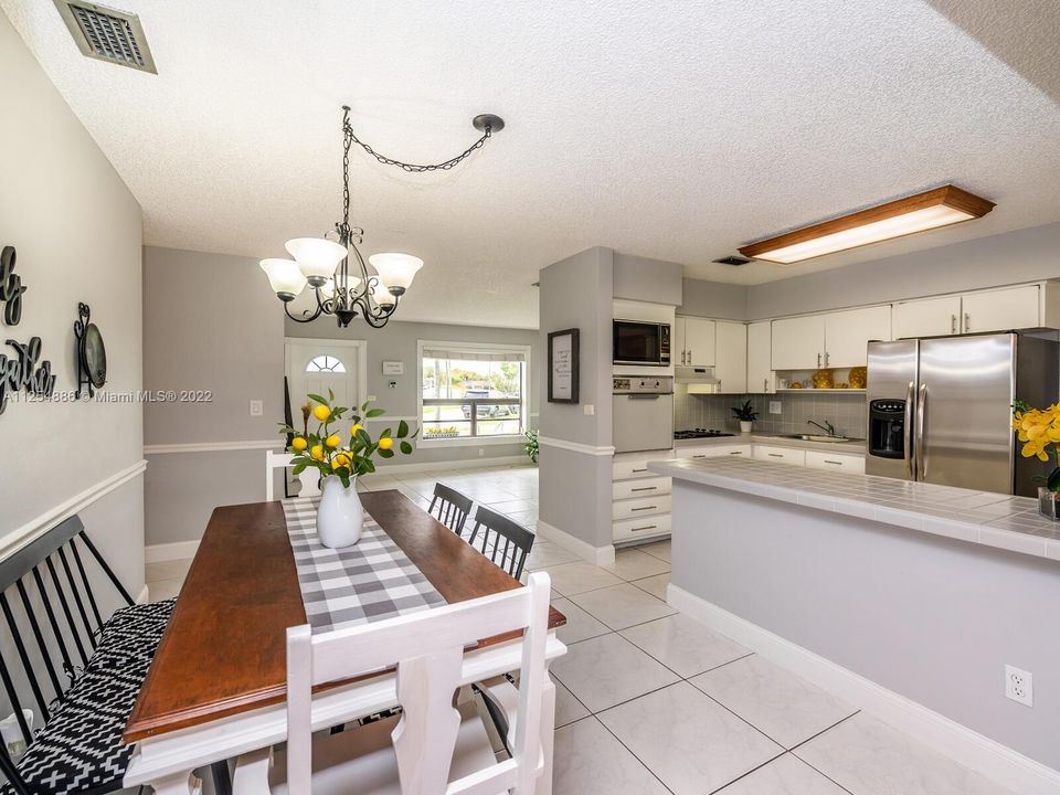 Recently Sold: $585,000 (3 beds, 1 baths, 1376 Square Feet)