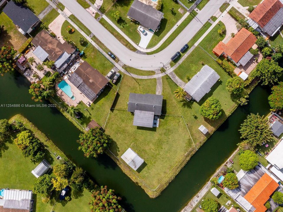 Recently Sold: $585,000 (3 beds, 1 baths, 1376 Square Feet)