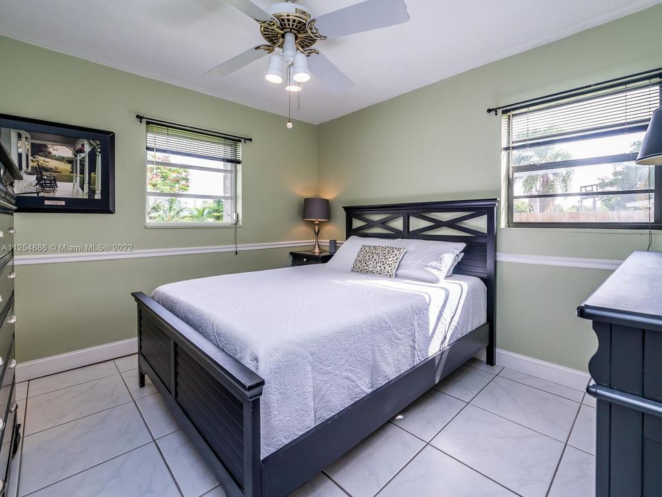Recently Sold: $585,000 (3 beds, 1 baths, 1376 Square Feet)