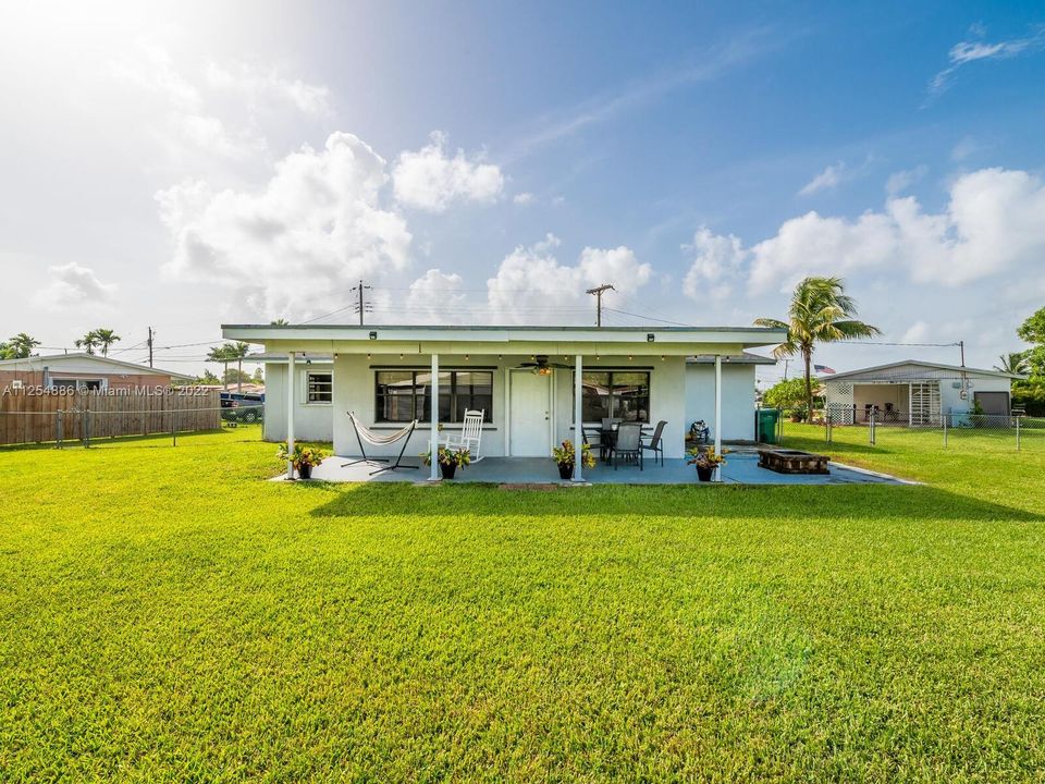 Recently Sold: $585,000 (3 beds, 1 baths, 1376 Square Feet)