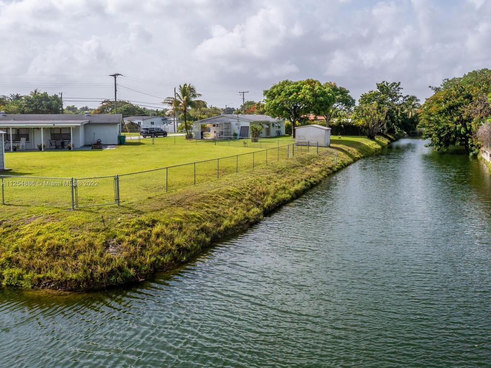 Recently Sold: $585,000 (3 beds, 1 baths, 1376 Square Feet)