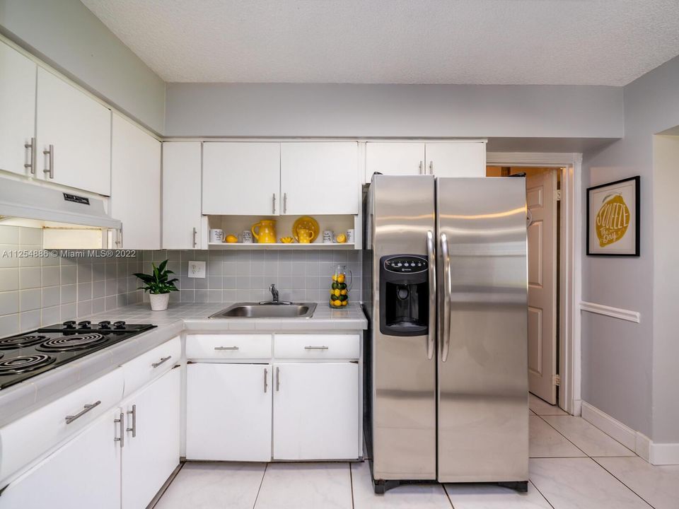 Recently Sold: $585,000 (3 beds, 1 baths, 1376 Square Feet)