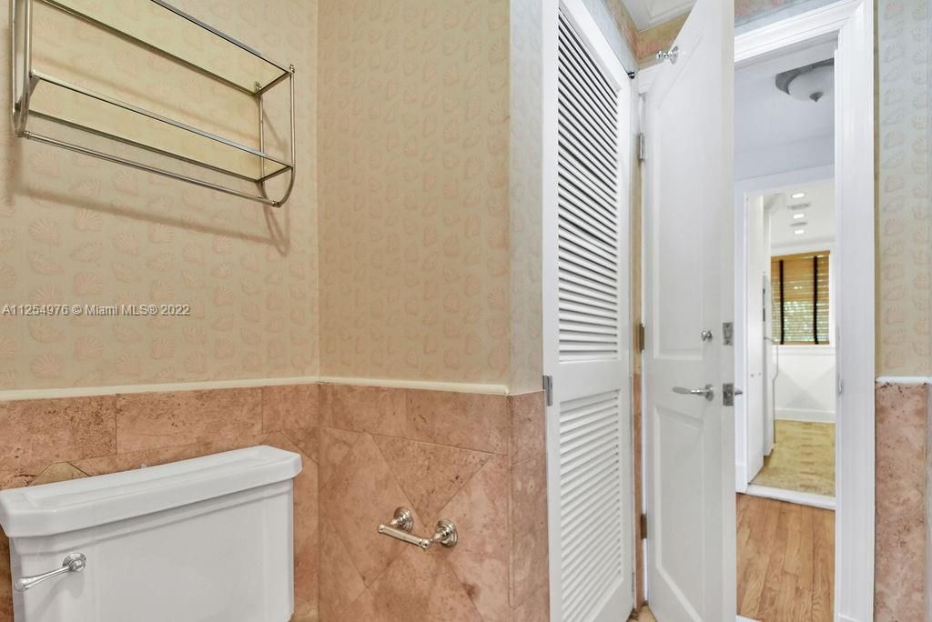 最近售出: $425,000 (2 贝兹, 2 浴室, 1045 平方英尺)