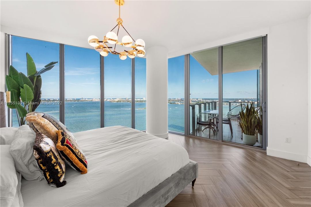 Recently Sold: $2,050,000 (3 beds, 4 baths, 1868 Square Feet)