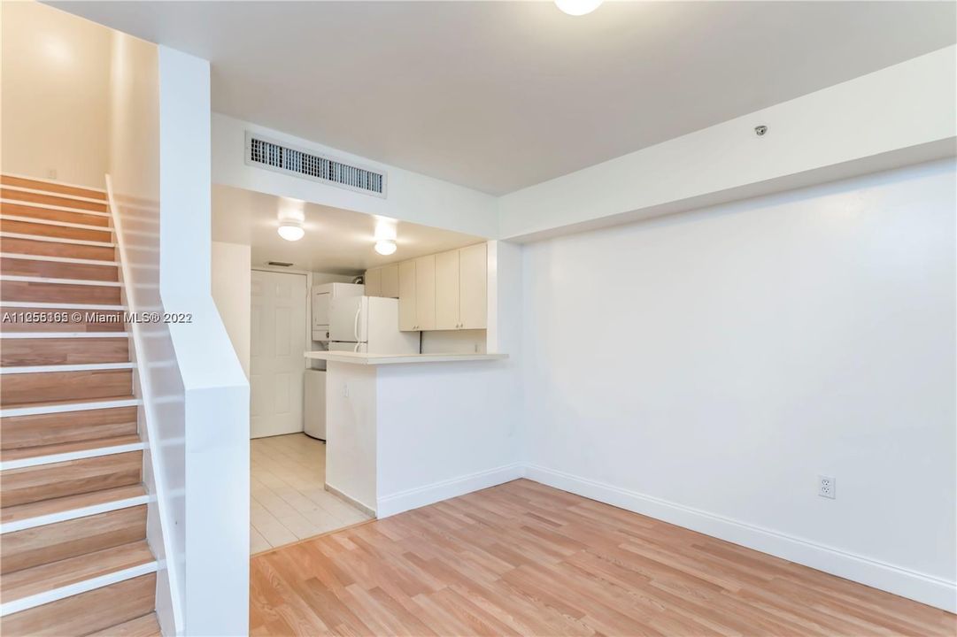 Recently Sold: $230,000 (1 beds, 1 baths, 555 Square Feet)