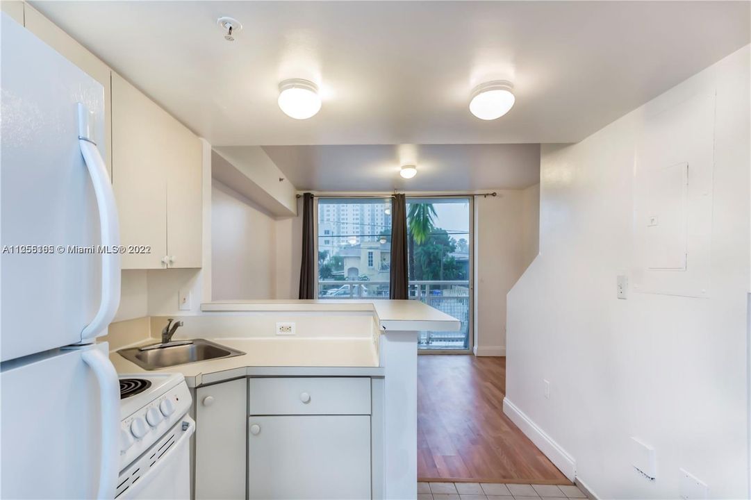 Recently Sold: $230,000 (1 beds, 1 baths, 555 Square Feet)