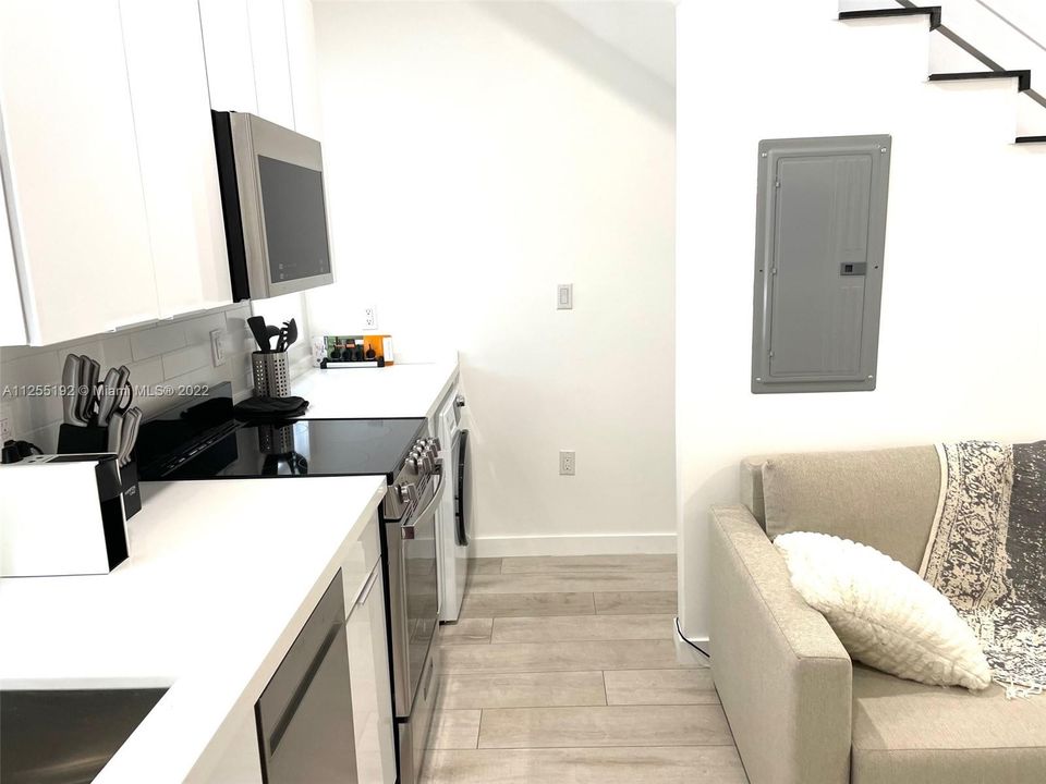 Recently Sold: $349,000 (1 beds, 1 baths, 511 Square Feet)