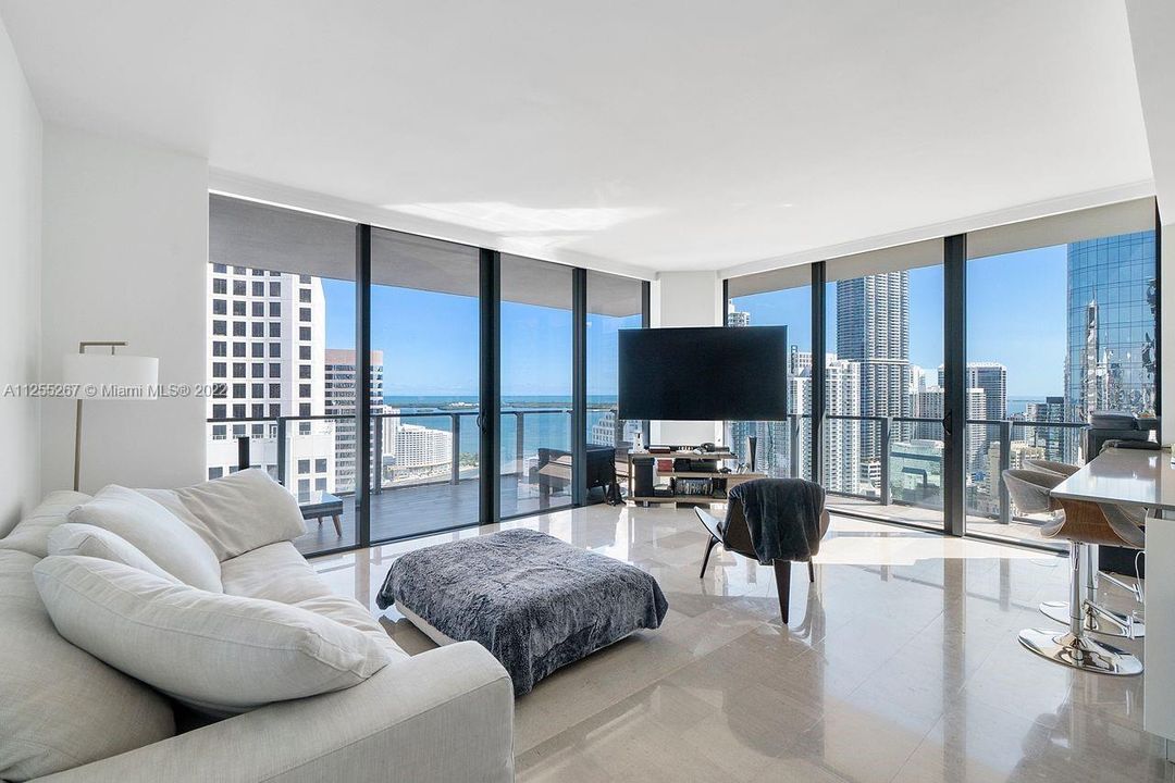 Recently Sold: $1,200,000 (2 beds, 2 baths, 1265 Square Feet)