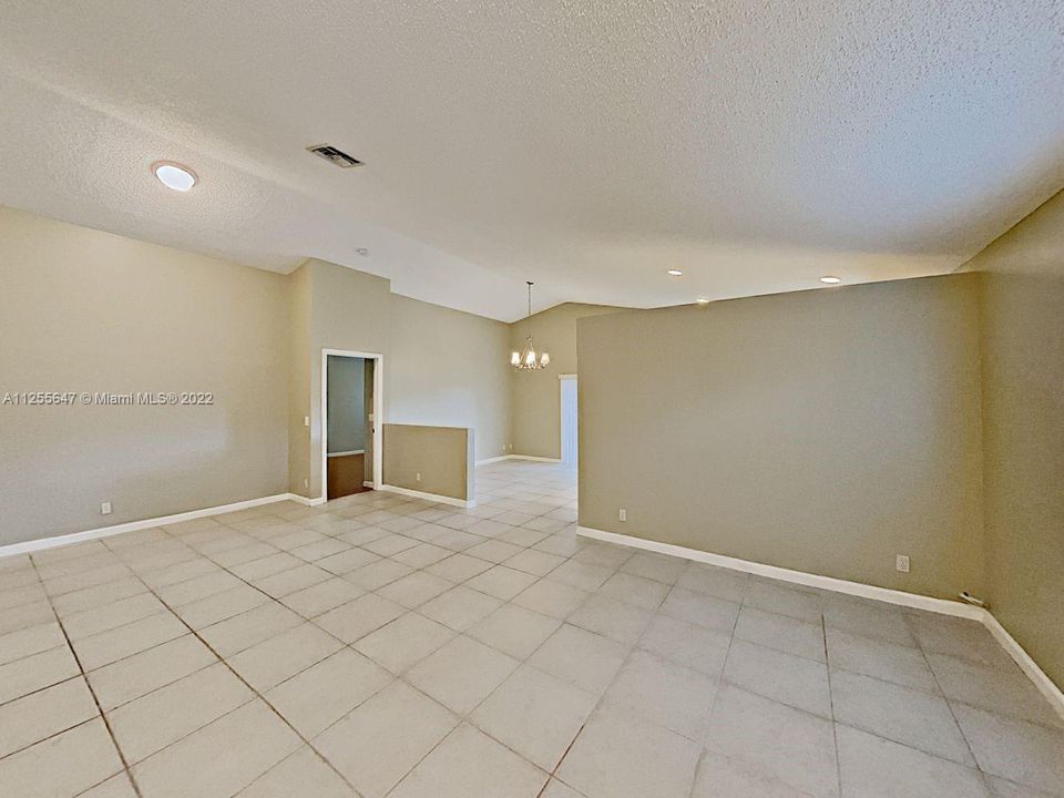 Recently Rented: $2,699 (3 beds, 2 baths, 1606 Square Feet)