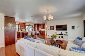 Recientemente alquilado: $4,750 (3 camas, 2 baños, 1485 Pies cuadrados)