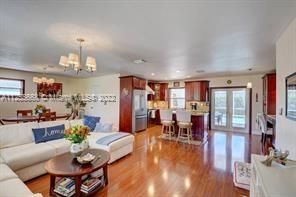 Recientemente alquilado: $4,750 (3 camas, 2 baños, 1485 Pies cuadrados)