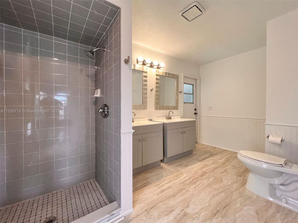 最近售出: $375,000 (3 贝兹, 2 浴室, 1932 平方英尺)