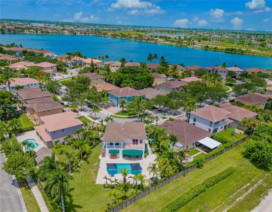 Recently Sold: $925,000 (3 beds, 3 baths, 2663 Square Feet)