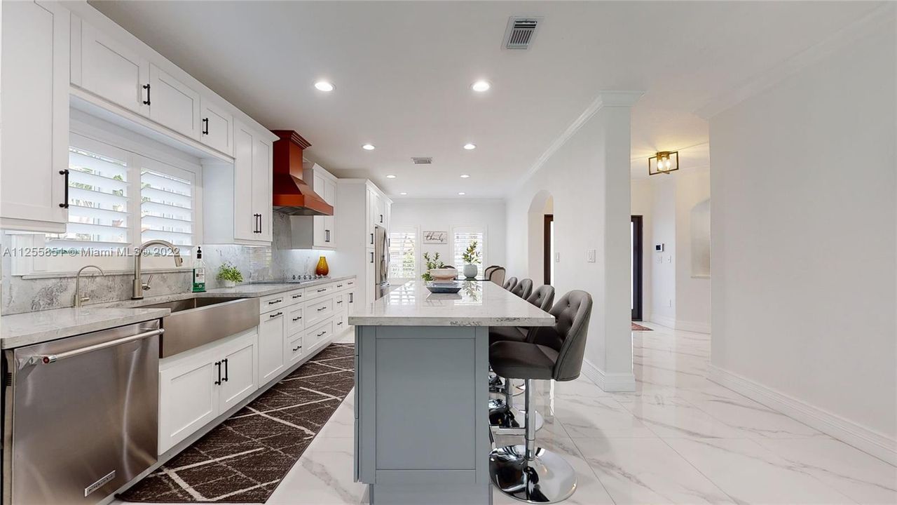 Recently Sold: $925,000 (3 beds, 3 baths, 2663 Square Feet)