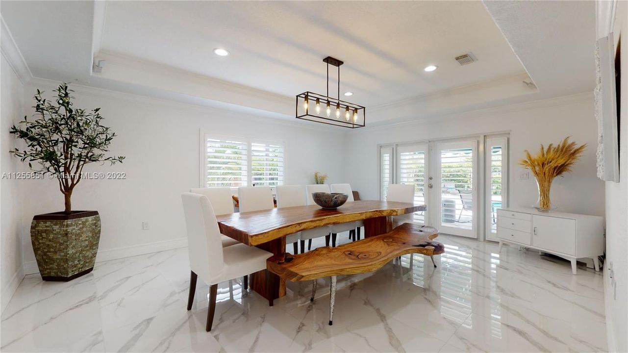 Recently Sold: $925,000 (3 beds, 3 baths, 2663 Square Feet)