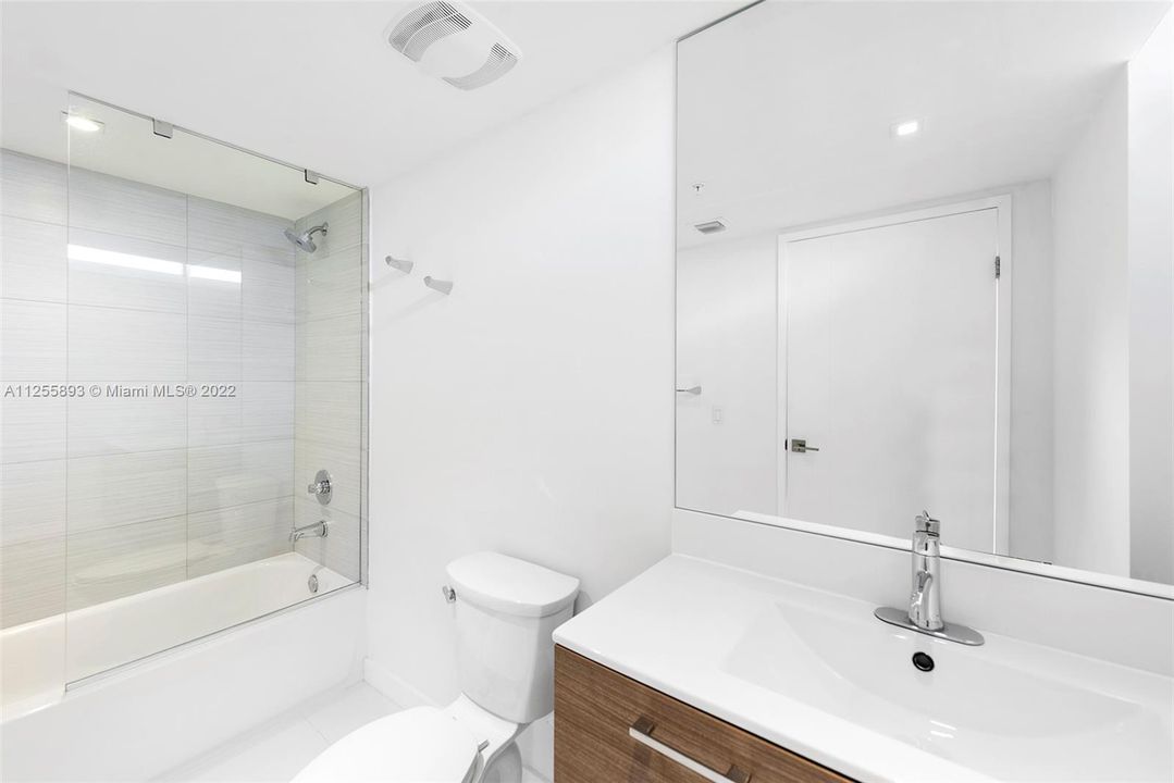 Недавно арендовано: $5,500 (2 спален, 2 ванн, 1150 Квадратных фут)