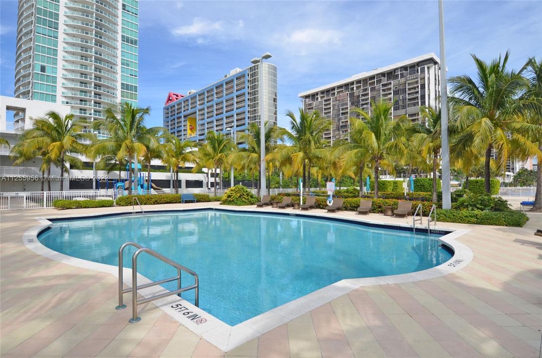 Recently Sold: $975,000 (2 beds, 2 baths, 1188 Square Feet)