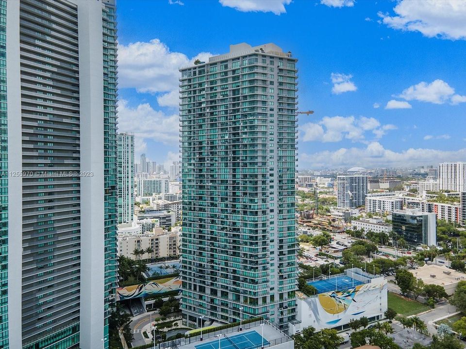 Recently Sold: $589,000 (2 beds, 2 baths, 1069 Square Feet)