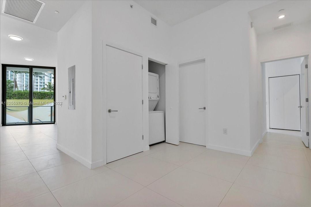 Recently Sold: $589,000 (2 beds, 2 baths, 1069 Square Feet)