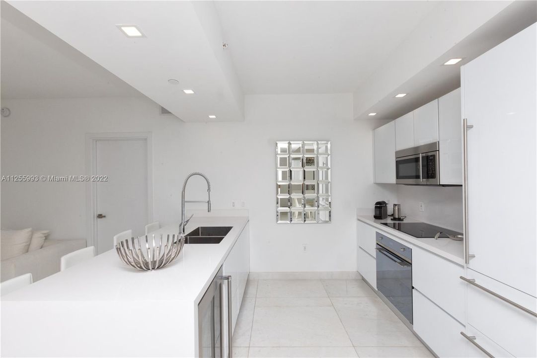 Recently Sold: $1,385,000 (2 beds, 3 baths, 1283 Square Feet)