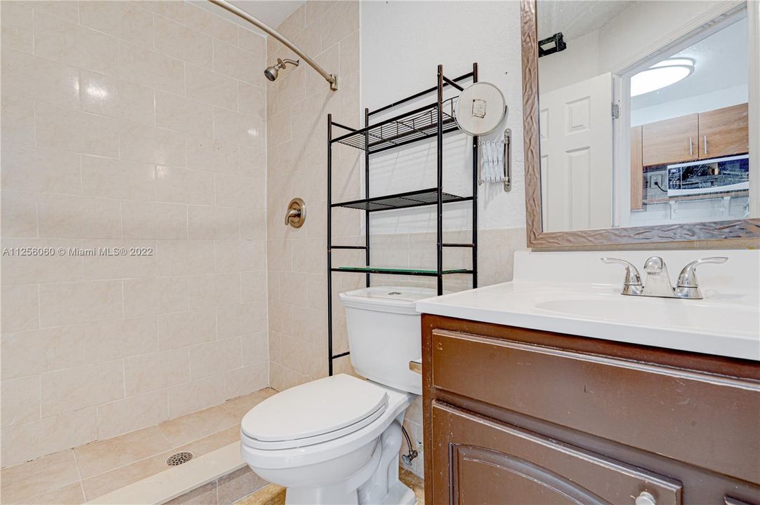 最近售出: $415,000 (3 贝兹, 2 浴室, 1323 平方英尺)