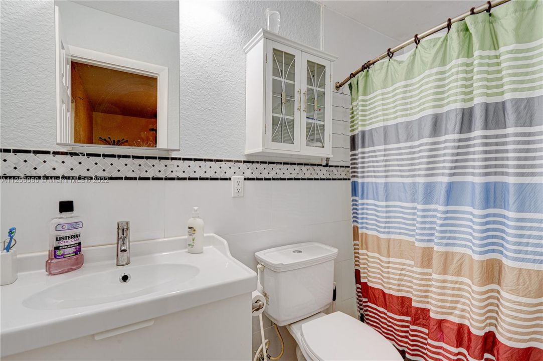 最近售出: $415,000 (3 贝兹, 2 浴室, 1323 平方英尺)