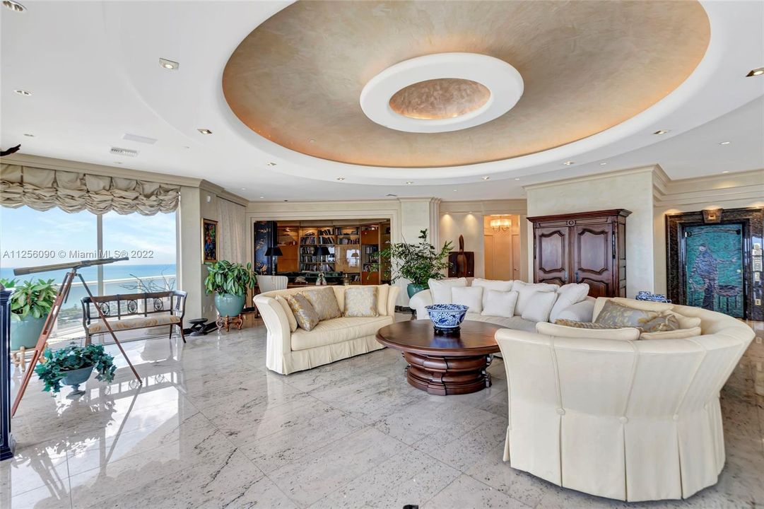 Recently Sold: $3,950,000 (5 beds, 5 baths, 7590 Square Feet)