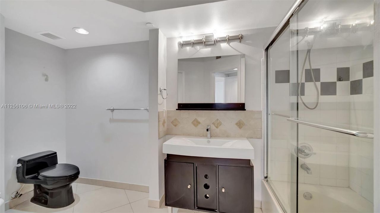 Recently Sold: $500,000 (1 beds, 1 baths, 793 Square Feet)