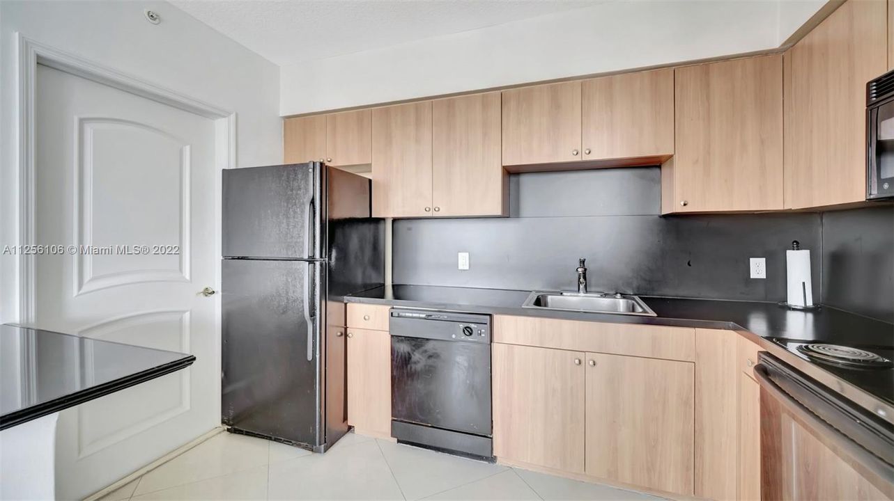 Recently Sold: $500,000 (1 beds, 1 baths, 793 Square Feet)