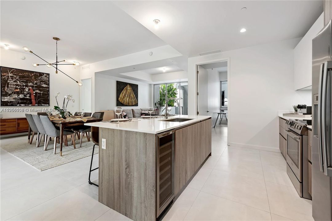 Recently Sold: $1,075,000 (3 beds, 3 baths, 1527 Square Feet)