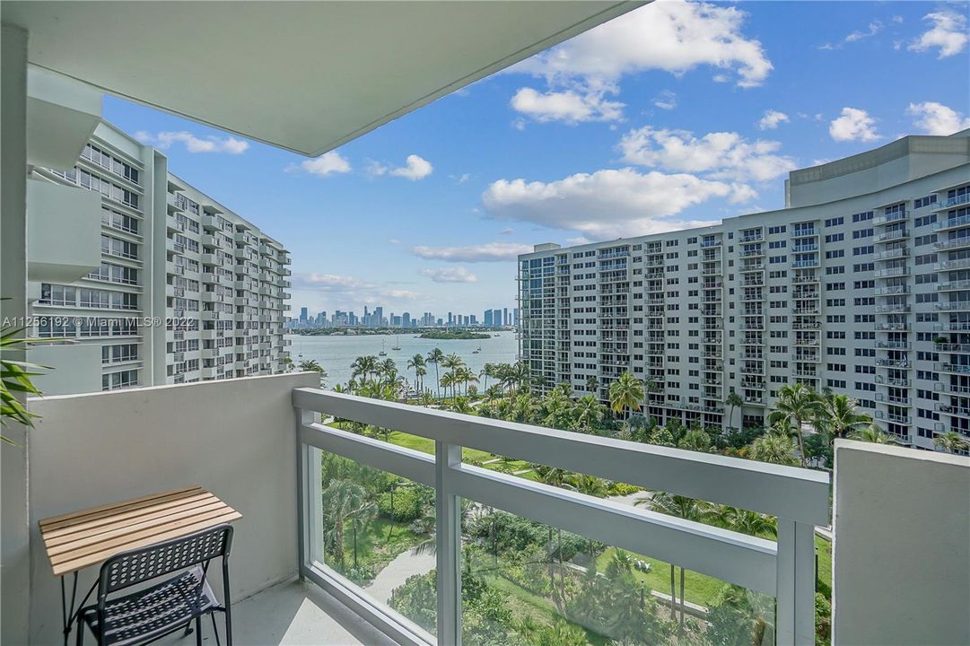 Recently Sold: $460,000 (1 beds, 1 baths, 731 Square Feet)