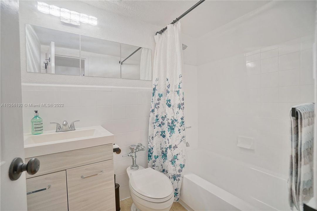 Recently Sold: $460,000 (1 beds, 1 baths, 731 Square Feet)