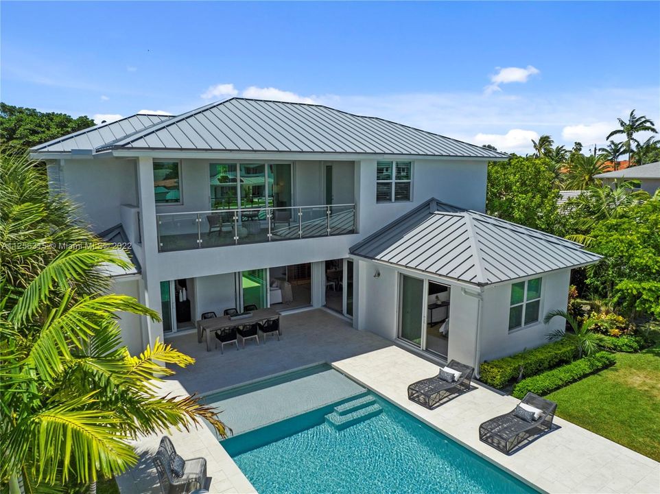 Recently Sold: $3,495,000 (5 beds, 4 baths, 2980 Square Feet)