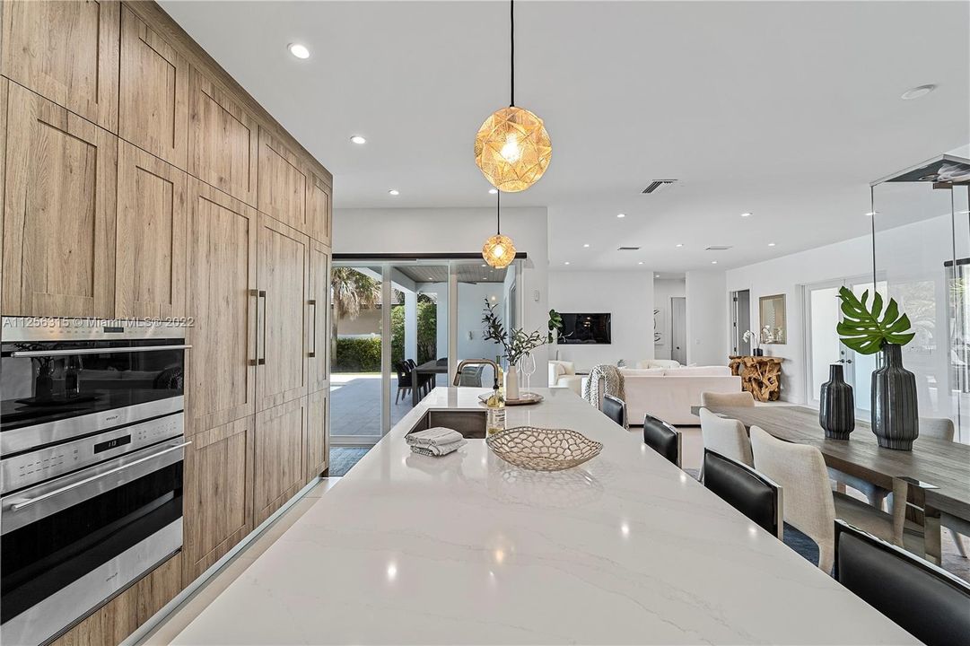 Recently Sold: $3,495,000 (5 beds, 4 baths, 2980 Square Feet)