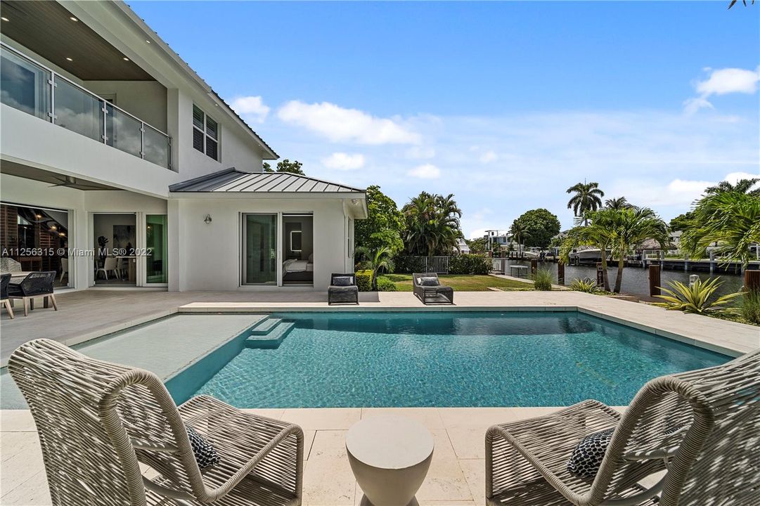 Recently Sold: $3,495,000 (5 beds, 4 baths, 2980 Square Feet)