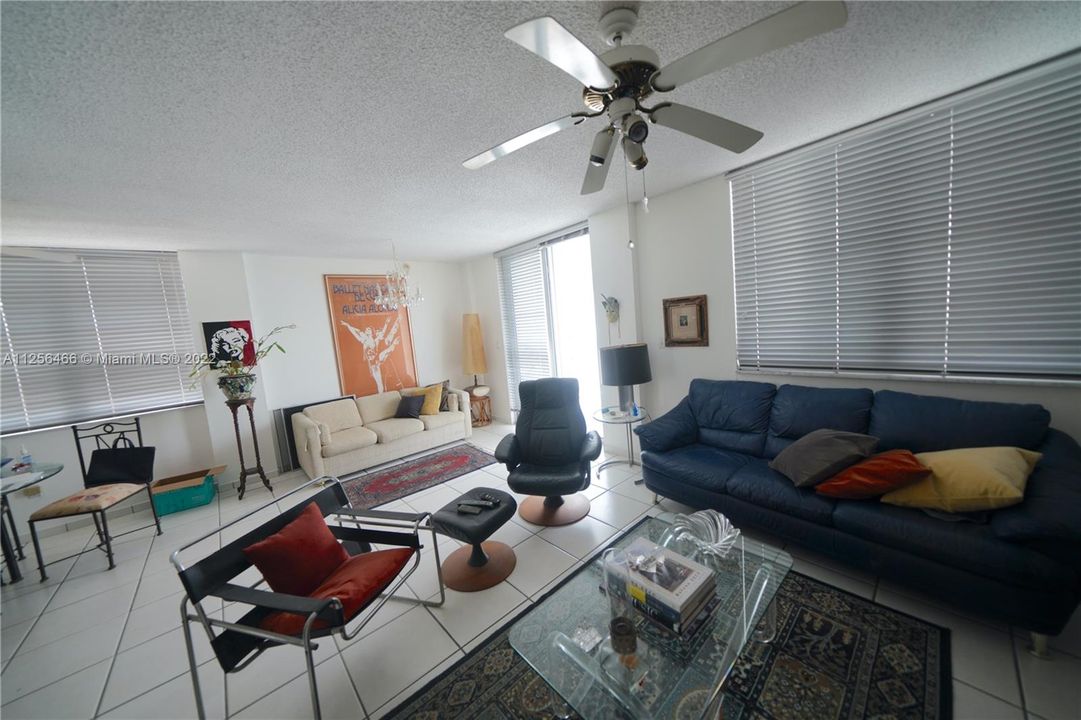 Recently Sold: $299,000 (1 beds, 2 baths, 900 Square Feet)