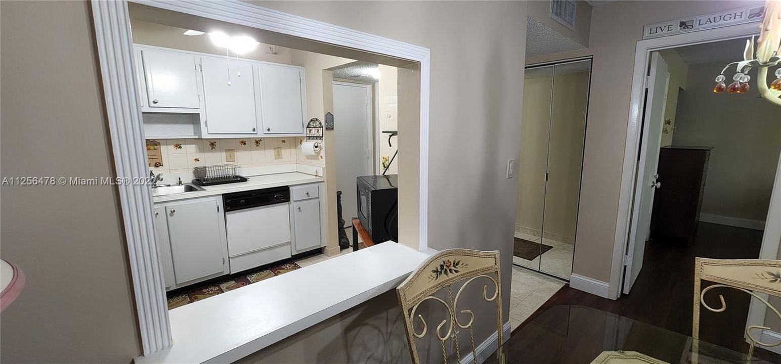 Recently Sold: $185,000 (1 beds, 1 baths, 688 Square Feet)