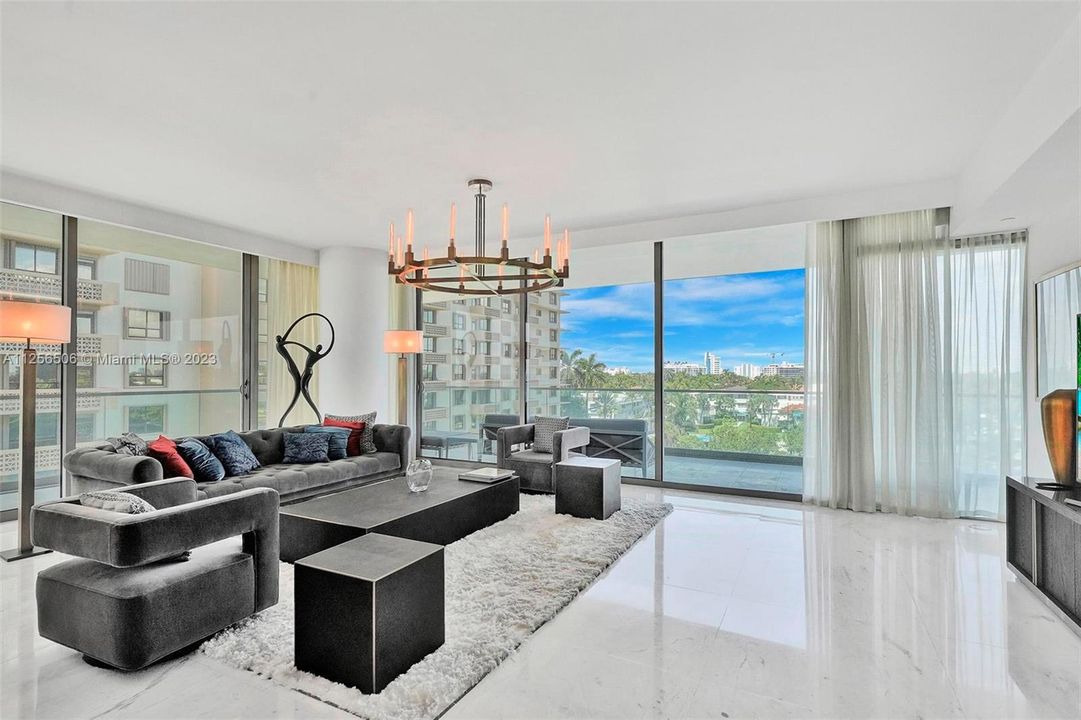 Recently Sold: $4,200,000 (2 beds, 2 baths, 1805 Square Feet)