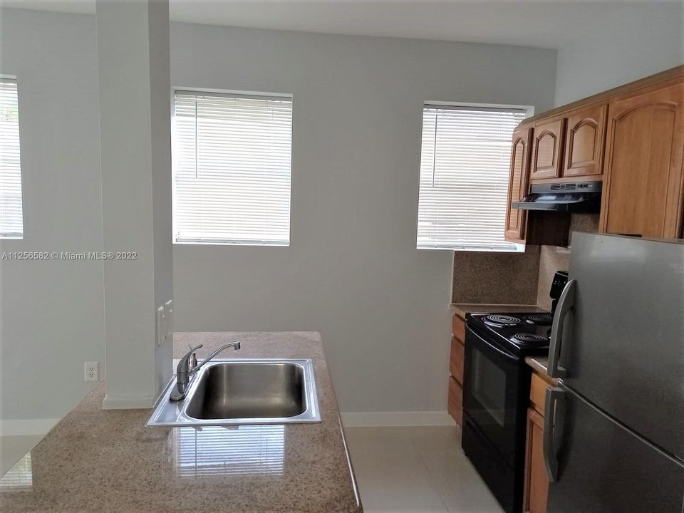 Recently Rented: $1,900 (0 beds, 1 baths, 490 Square Feet)