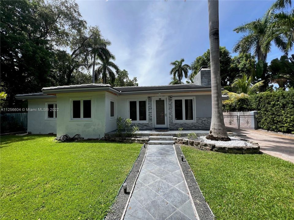 Recently Sold: $1,800,000 (3 beds, 2 baths, 1931 Square Feet)